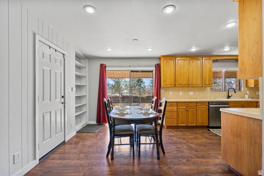 Image 5 of property listing at 375 W 100 N, Richfield, UT 84701