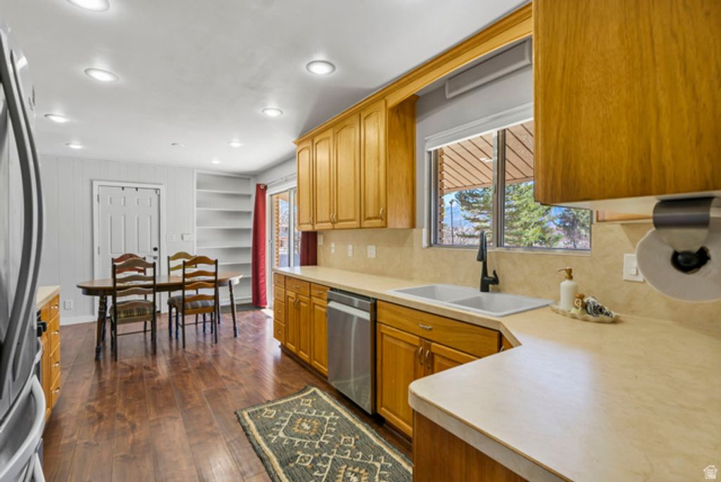 Image 8 of property listing at 375 W 100 N, Richfield, UT 84701