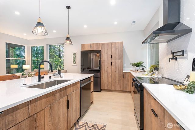 8 Valley View Circle, Bellingham, WA 98229