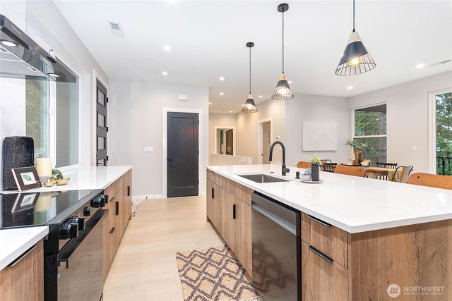 8 Valley View Circle, Bellingham, WA 98229