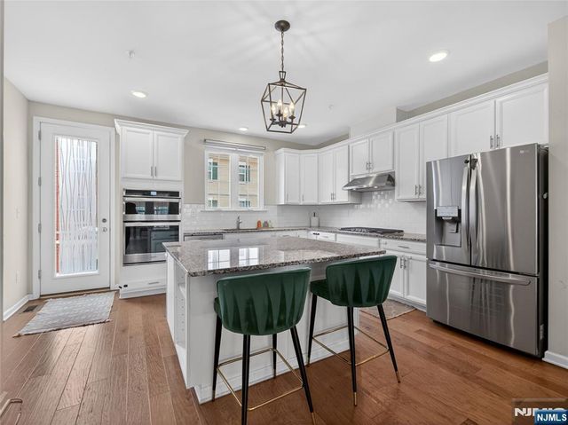 81 Landmark Lane, Fair Lawn, NJ 07410