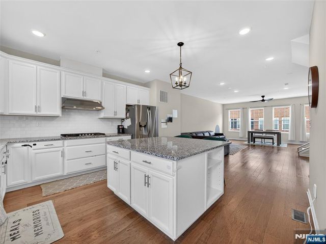 81 Landmark Lane, Fair Lawn, NJ 07410