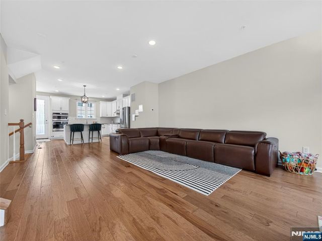 81 Landmark Lane, Fair Lawn, NJ 07410