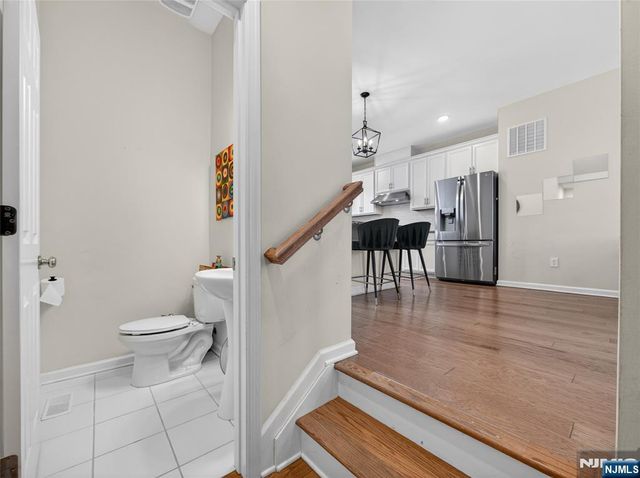 81 Landmark Lane, Fair Lawn, NJ 07410