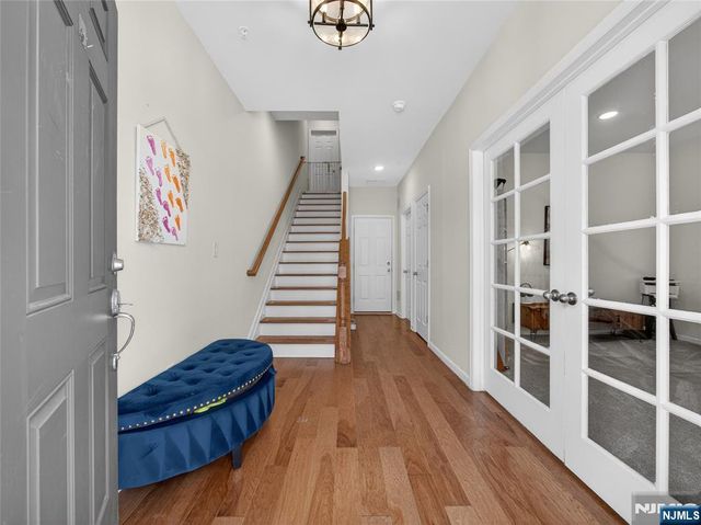 81 Landmark Lane, Fair Lawn, NJ 07410