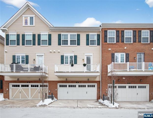 81 Landmark Lane, Fair Lawn, NJ 07410
