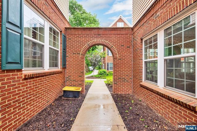 81 Landmark Lane, Fair Lawn, NJ 07410