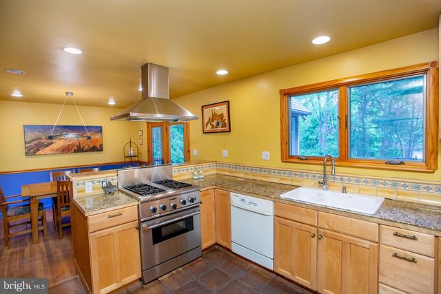 40 UNION RD, Clinton, NJ 08809