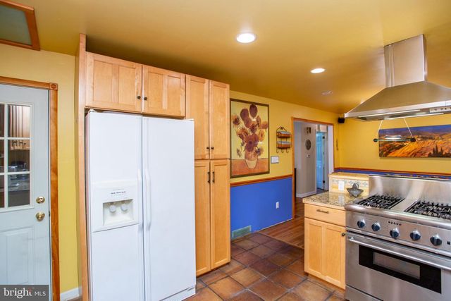 40 UNION RD, Clinton, NJ 08809