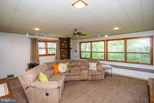 40 UNION RD, Clinton, NJ 08809