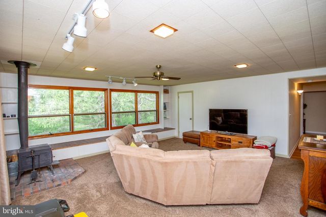 40 UNION RD, Clinton, NJ 08809