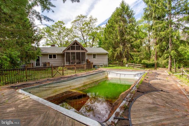 40 UNION RD, Clinton, NJ 08809