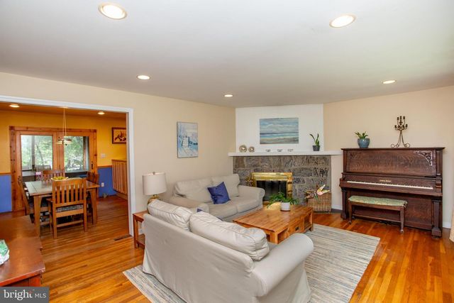40 UNION RD, Clinton, NJ 08809