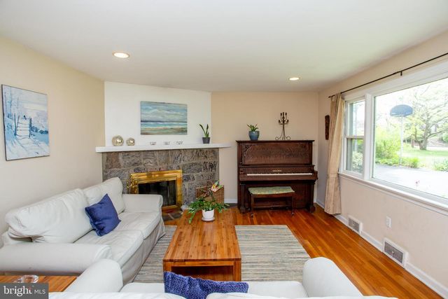 40 UNION RD, Clinton, NJ 08809