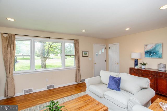 40 UNION RD, Clinton, NJ 08809
