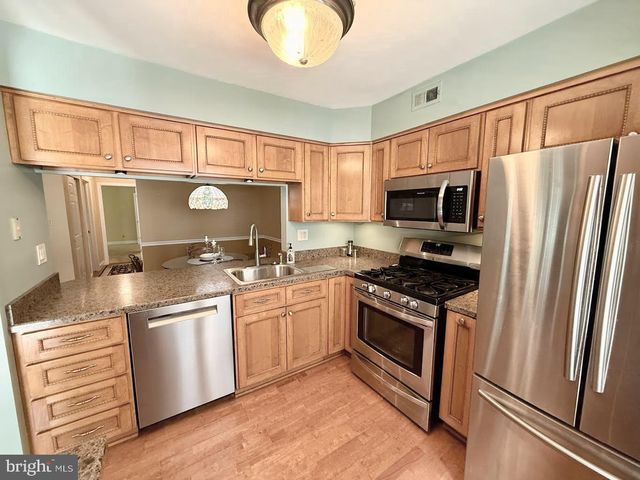 303-A HARWOOD CT, Mount Laurel, NJ 08054