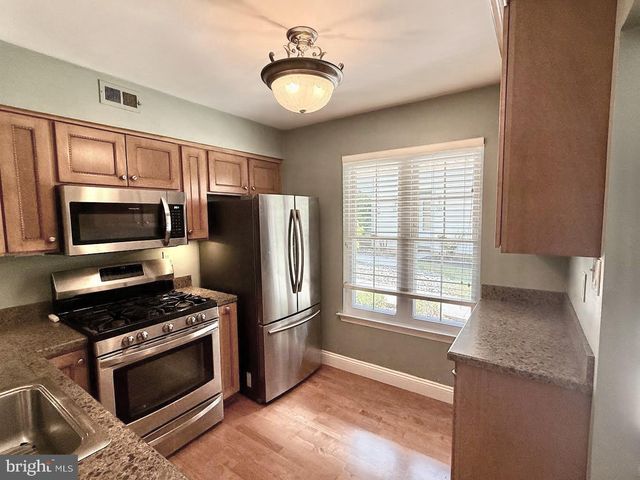 303-A HARWOOD CT, Mount Laurel, NJ 08054