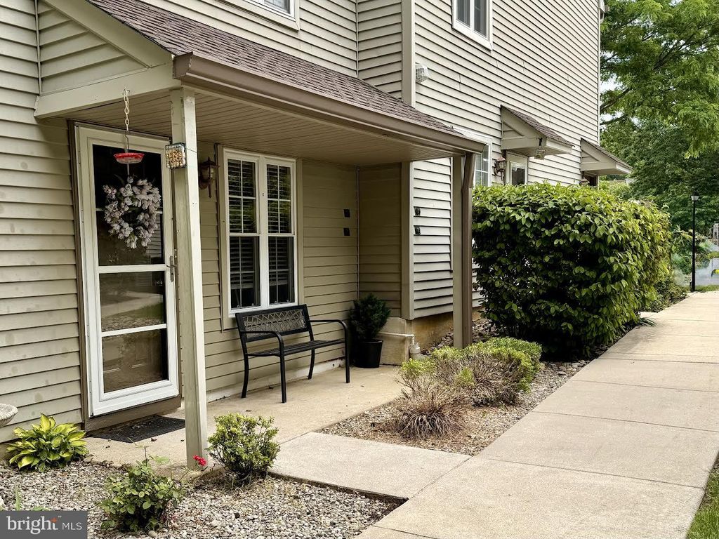 303-A HARWOOD CT, Mount Laurel, NJ 08054