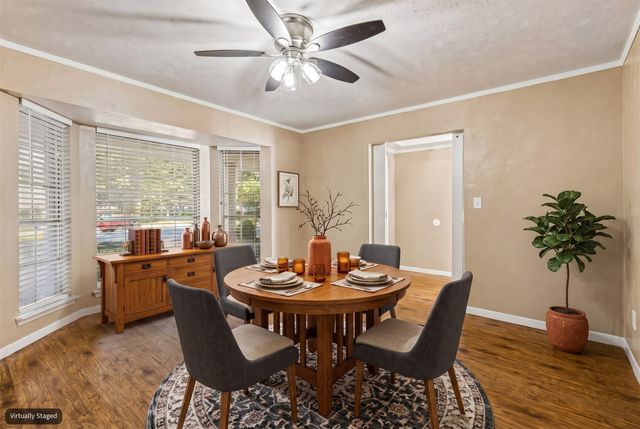 615 Country Green Lane, Arlington, TX 76011
