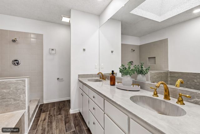615 Country Green Lane, Arlington, TX 76011