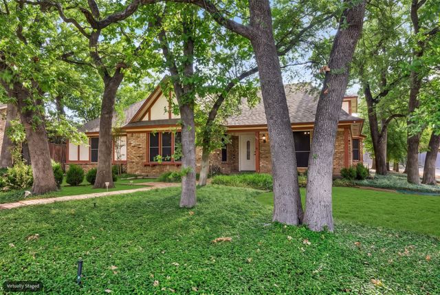 615 Country Green Lane, Arlington, TX 76011