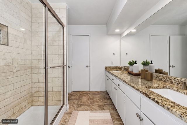 615 Country Green Lane, Arlington, TX 76011