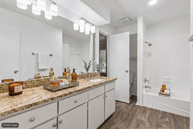 615 Country Green Lane, Arlington, TX 76011