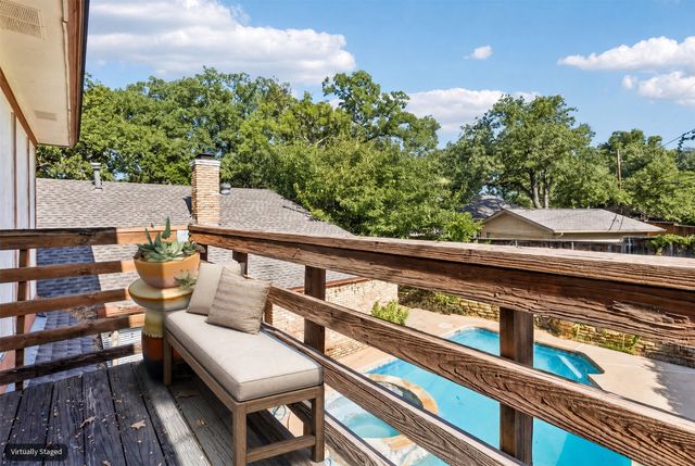 615 Country Green Lane, Arlington, TX 76011
