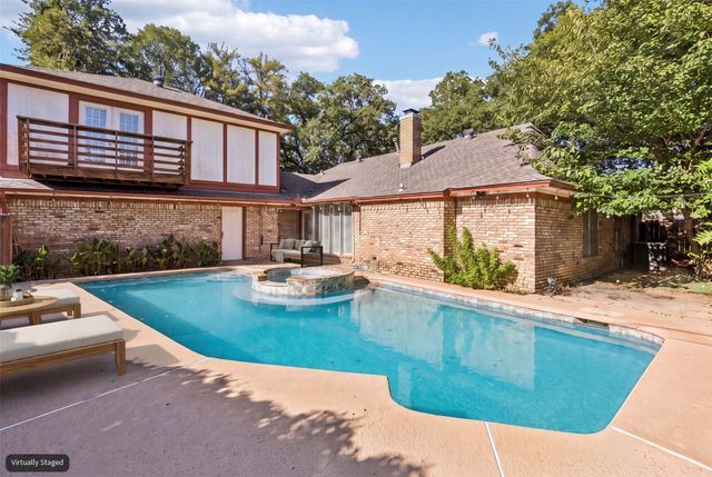 615 Country Green Lane, Arlington, TX 76011