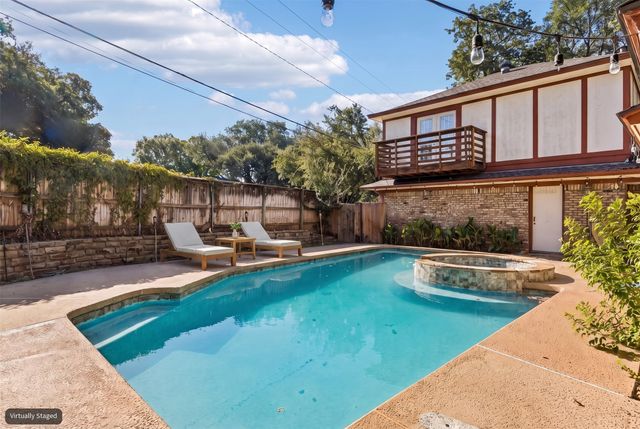 615 Country Green Lane, Arlington, TX 76011