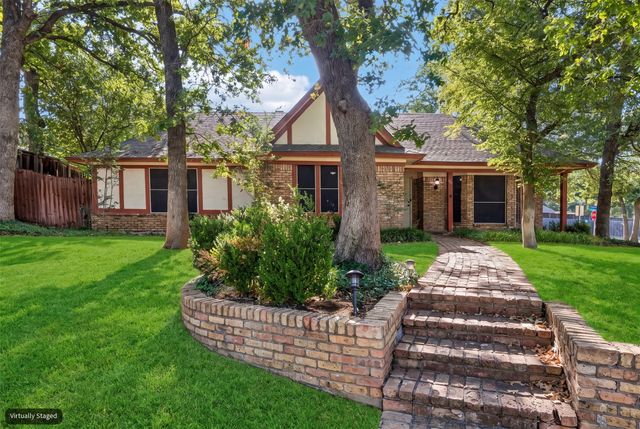 615 Country Green Lane, Arlington, TX 76011