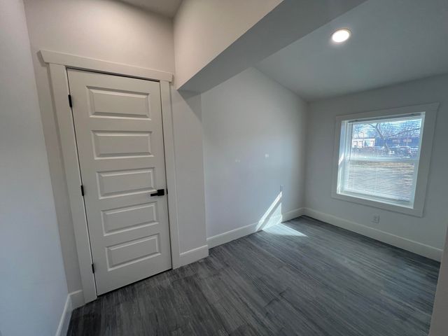 1740 W Olive Street, Springfield, MO 65802