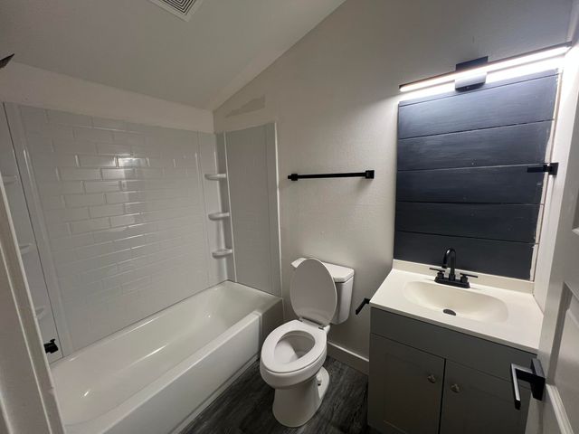 1740 W Olive Street, Springfield, MO 65802