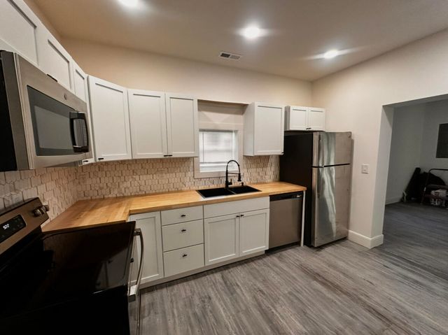 1740 W Olive Street, Springfield, MO 65802