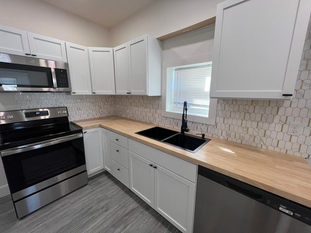 1740 W Olive Street, Springfield, MO 65802