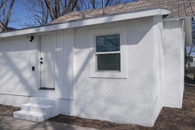 1740 W Olive Street, Springfield, MO 65802