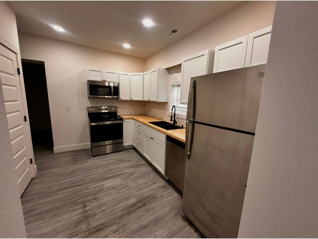 1740 W Olive Street, Springfield, MO 65802