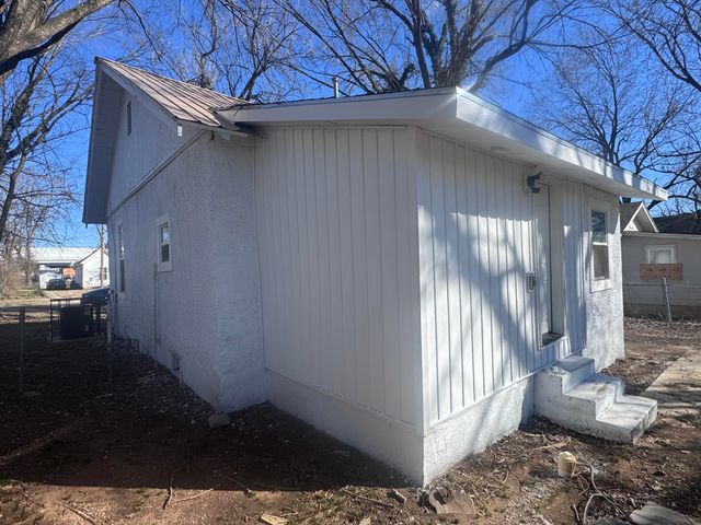 1740 W Olive Street, Springfield, MO 65802