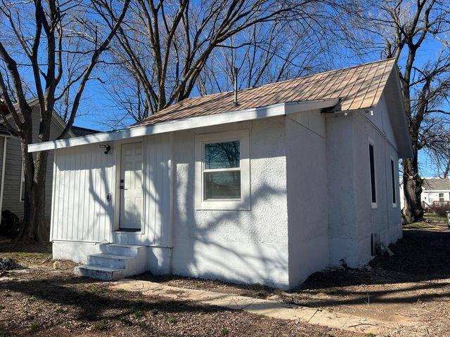 1740 W Olive Street, Springfield, MO 65802