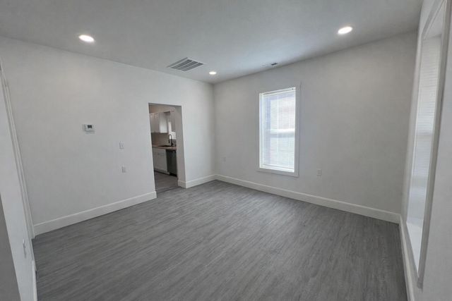 1740 W Olive Street, Springfield, MO 65802