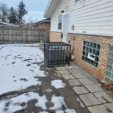 16444 Wolcott Avenue, Markham, IL 60428