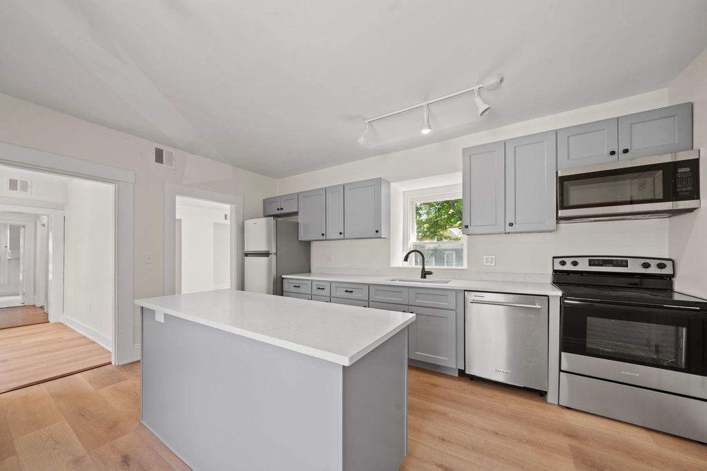 16 Lafayette St 2, Wakefield, MA 01880