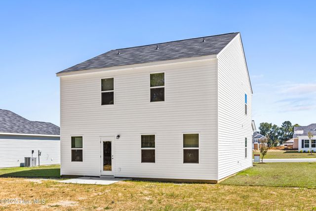 621 S Squires Run Lane, Richlands, NC 28574