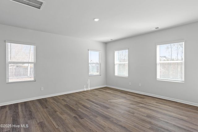 621 S Squires Run Lane, Richlands, NC 28574