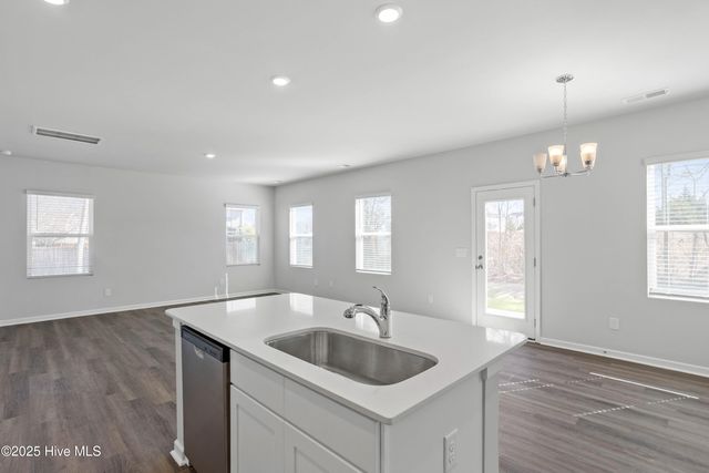 621 S Squires Run Lane, Richlands, NC 28574