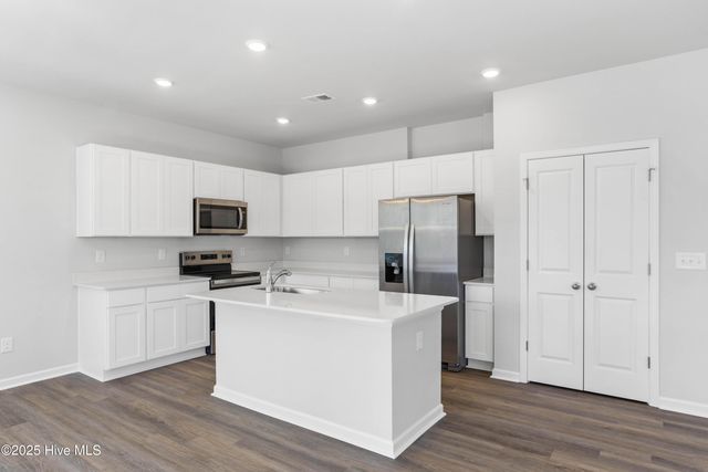 621 S Squires Run Lane, Richlands, NC 28574