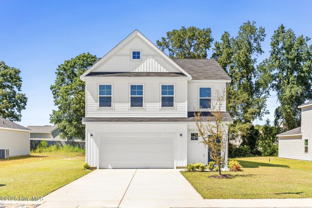 621 S Squires Run Lane, Richlands, NC 28574
