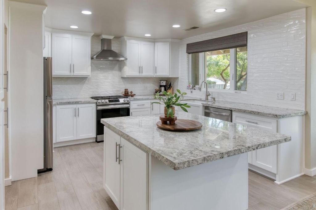 Image 12 of property listing at 1506 W Browning Avenue, Fresno, CA 93711