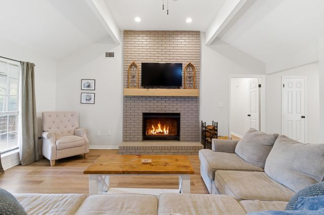 403 Kensington Dr., Hattiesburg, MS 39402