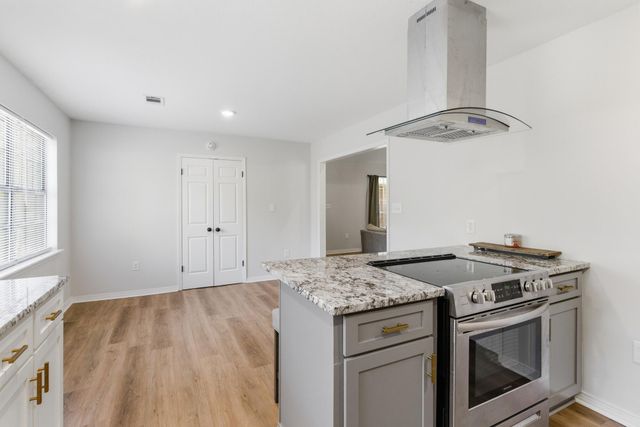 403 Kensington Dr., Hattiesburg, MS 39402